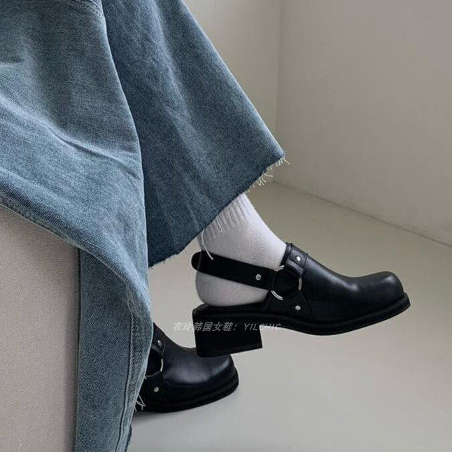 衣玲女鞋皮带扣机能风皮带扣休闲粗跟包头后空单鞋皮鞋女