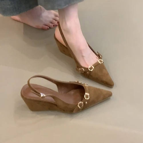 法式复古后空坡跟尖头高跟凉鞋