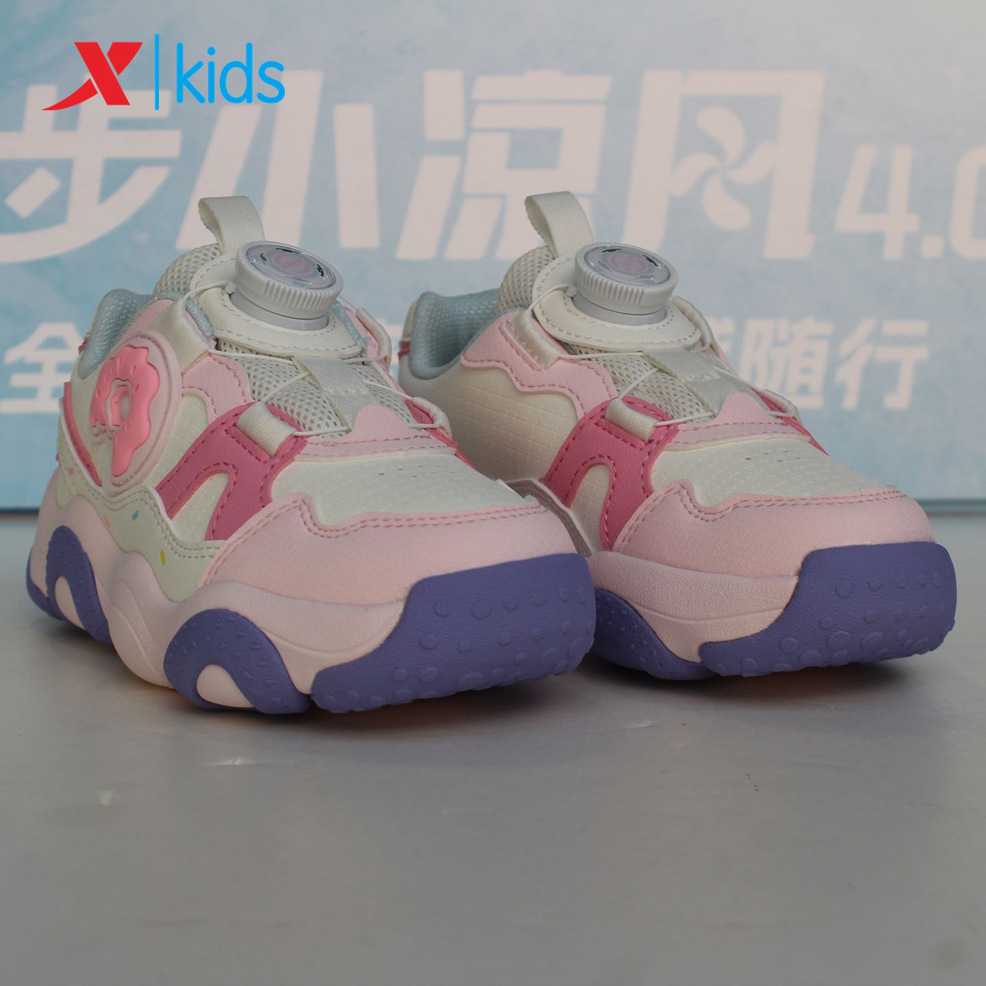 特步儿童2026秋季新款女小童休闲鞋皮面户外运动鞋674314323005