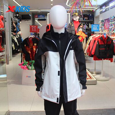 特步儿童2026春季新款男大童保暖可拆卸摇粒绒两件套6741251C4107