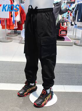 特步儿童2026春季新款男大童街舞梭织运动速干长裤675425664032
