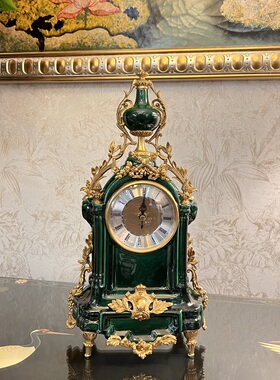 祖母绿座表烛台 材质:陶瓷、黄铜 尺寸:22×11×41cm
