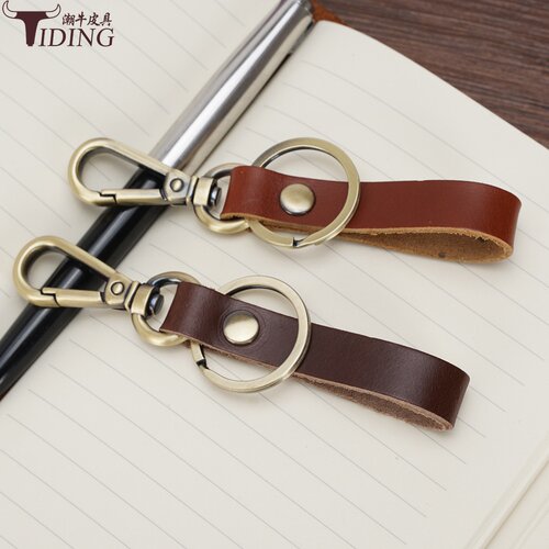 2026春夏潮牛爆款亚马逊创意礼品真皮钥匙扣挂件复古牛皮汽车