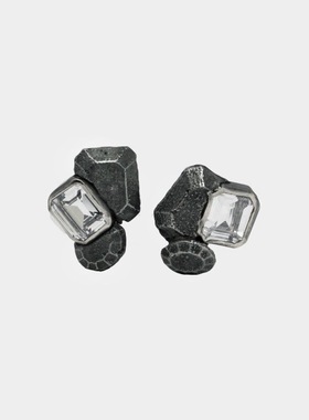 DamnPrecious系列沙铸白色锆石耳钉黑色｜设计师推荐款