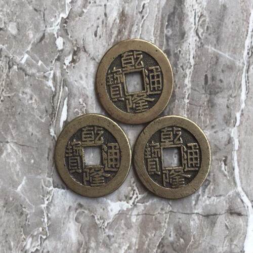 三个收藏极美品万中挑一品质清代乾隆通宝保真包老直径23到24mm