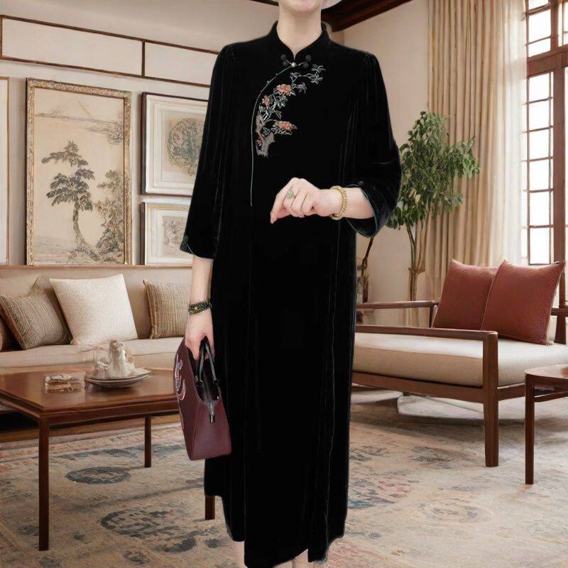 妈妈秋装金丝绒改良旗袍裙绣花喜婆婆结婚礼服婚宴复古高端连衣裙