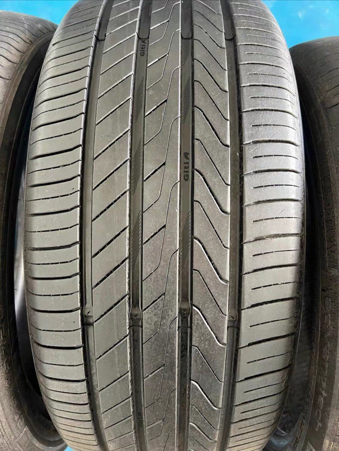 佳通轮胎(Giti) 驾控 P10 静音绵 255/45R20 101W适配奥迪Q5L拆车
