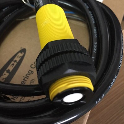 S18UUARQ 超声波传感器尾部接插式直角检测方向