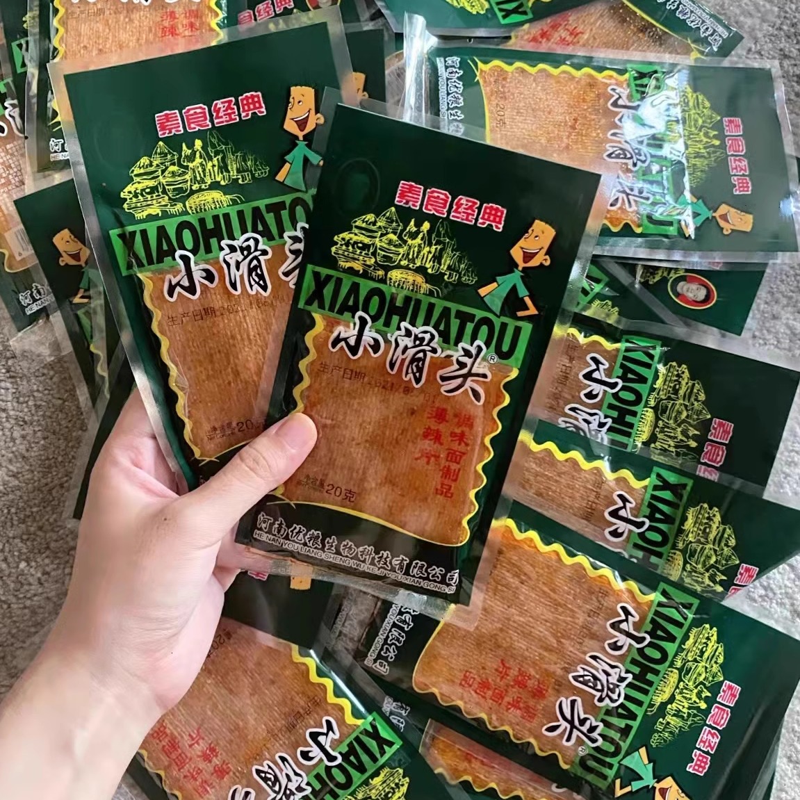 小滑头辣条30袋麻辣味小零食