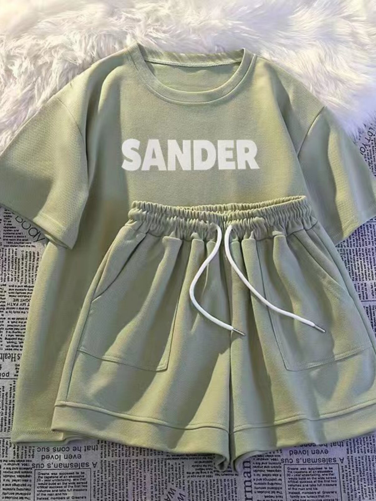 여성용 여름 캐주얼 운동복 루즈하고 편안한 여름 슬리밍 및 화이트 아우터 반바지 반팔 투피스 트렌디 세트