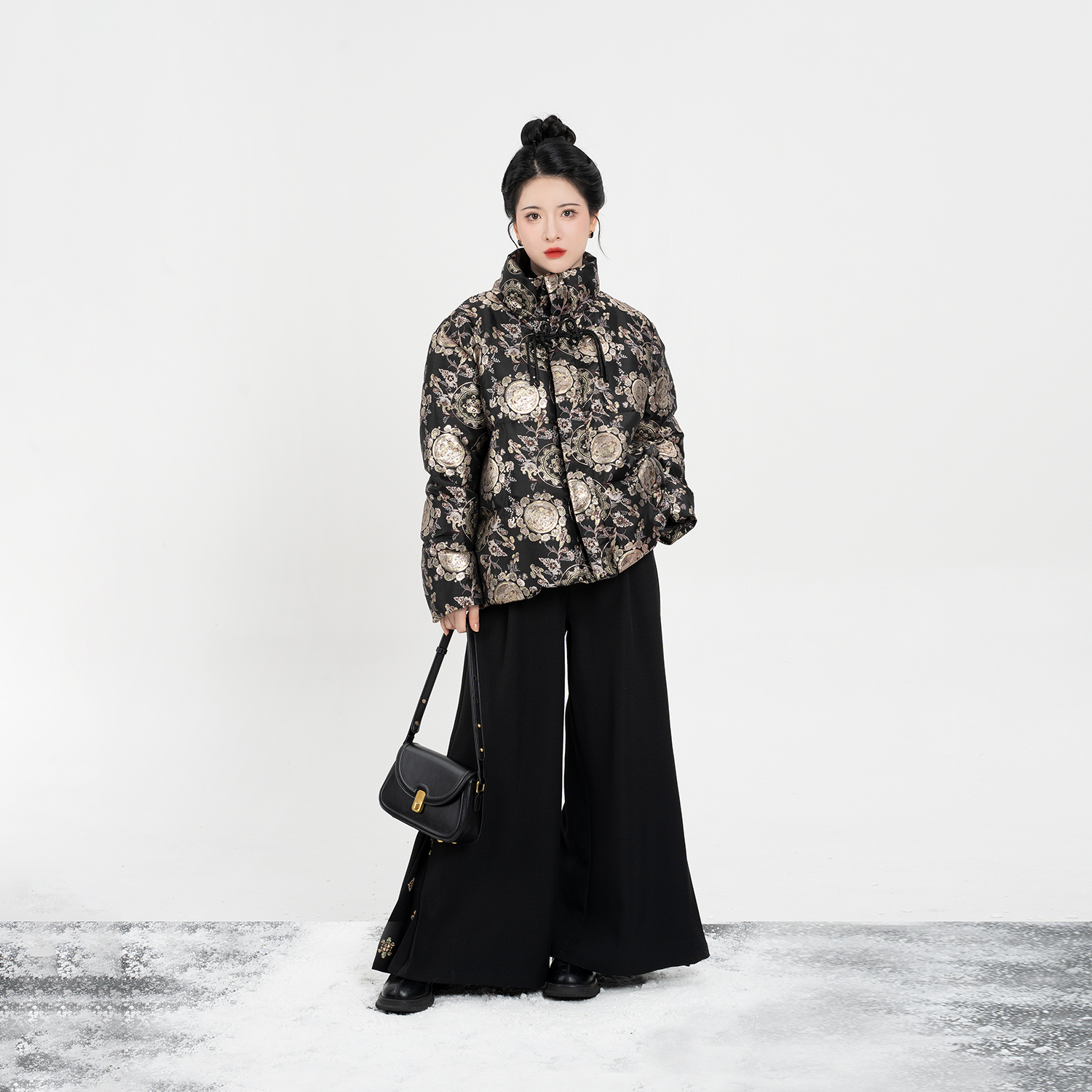 织造司[镜花明]新中式国风妆花羽绒服女2025新款宽松绣花阔腿长裤