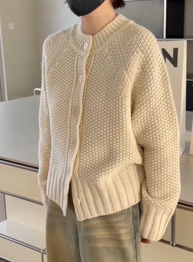 诗歌兰女装2026早春款 H12603温柔复古休闲粗线圆领厚实毛衣女