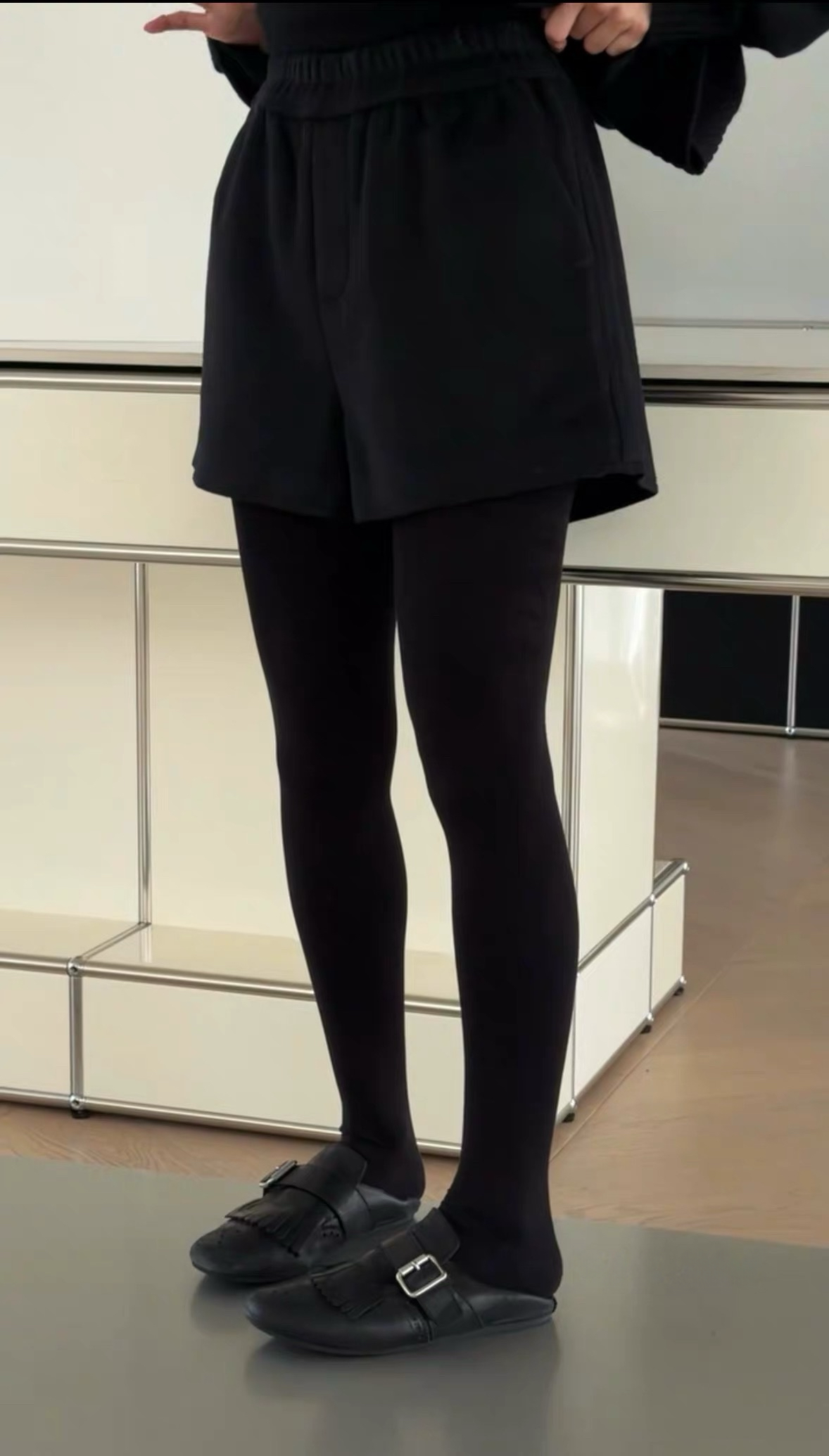 诗歌兰女装2025秋冬款 8189英伦风知性复古松紧腰呢料休闲短裤女