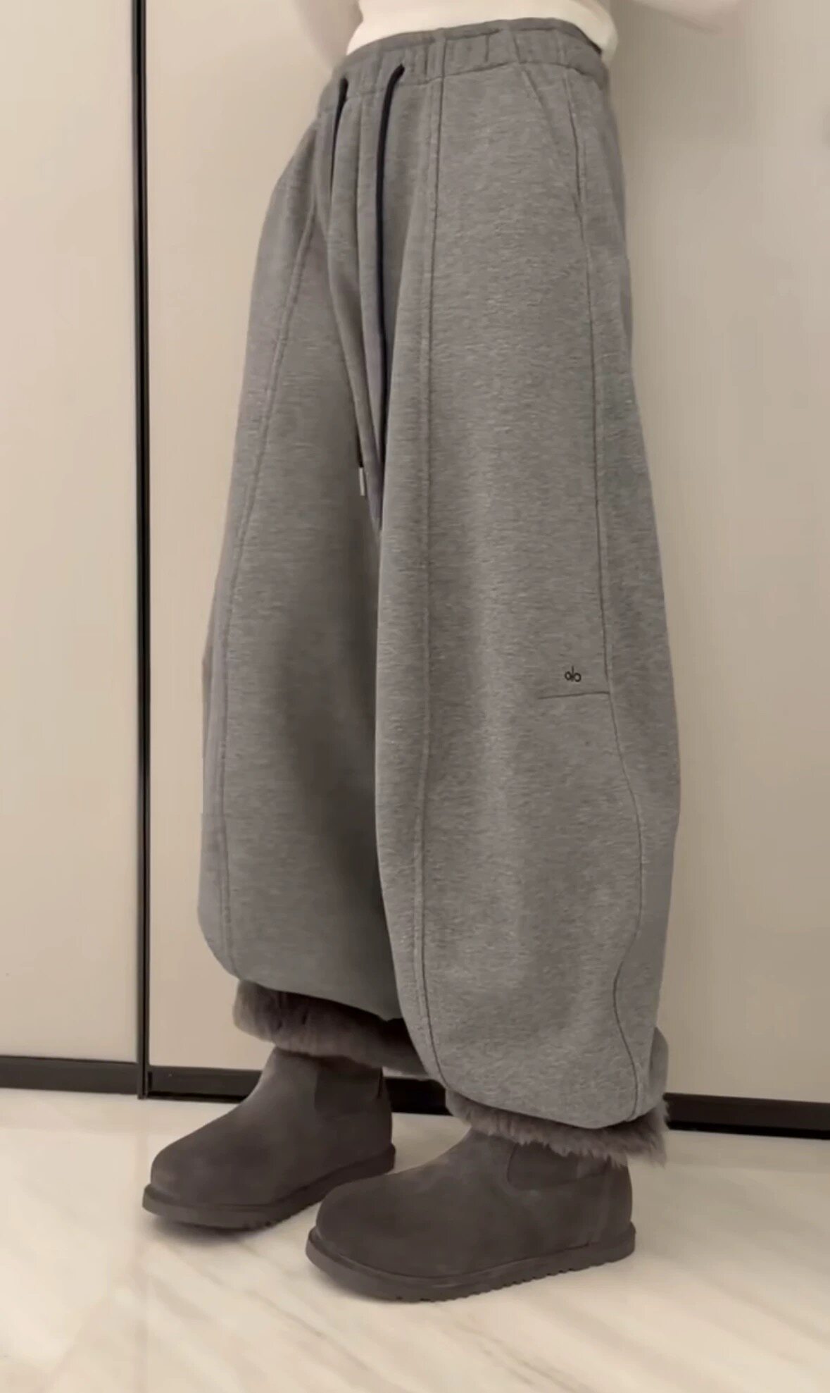 现 诗歌兰女装2025冬款25-1038慵懒运动美式字母加绒收口休闲卫裤,女装/女士精品,休闲裤,淘宝优惠券,粉丝福利购,淘宝优惠卷