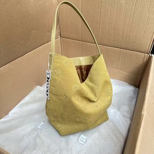 松弛感爆棚~！正价300+！国内公司单~春夏新款灯芯绒大容量水桶包