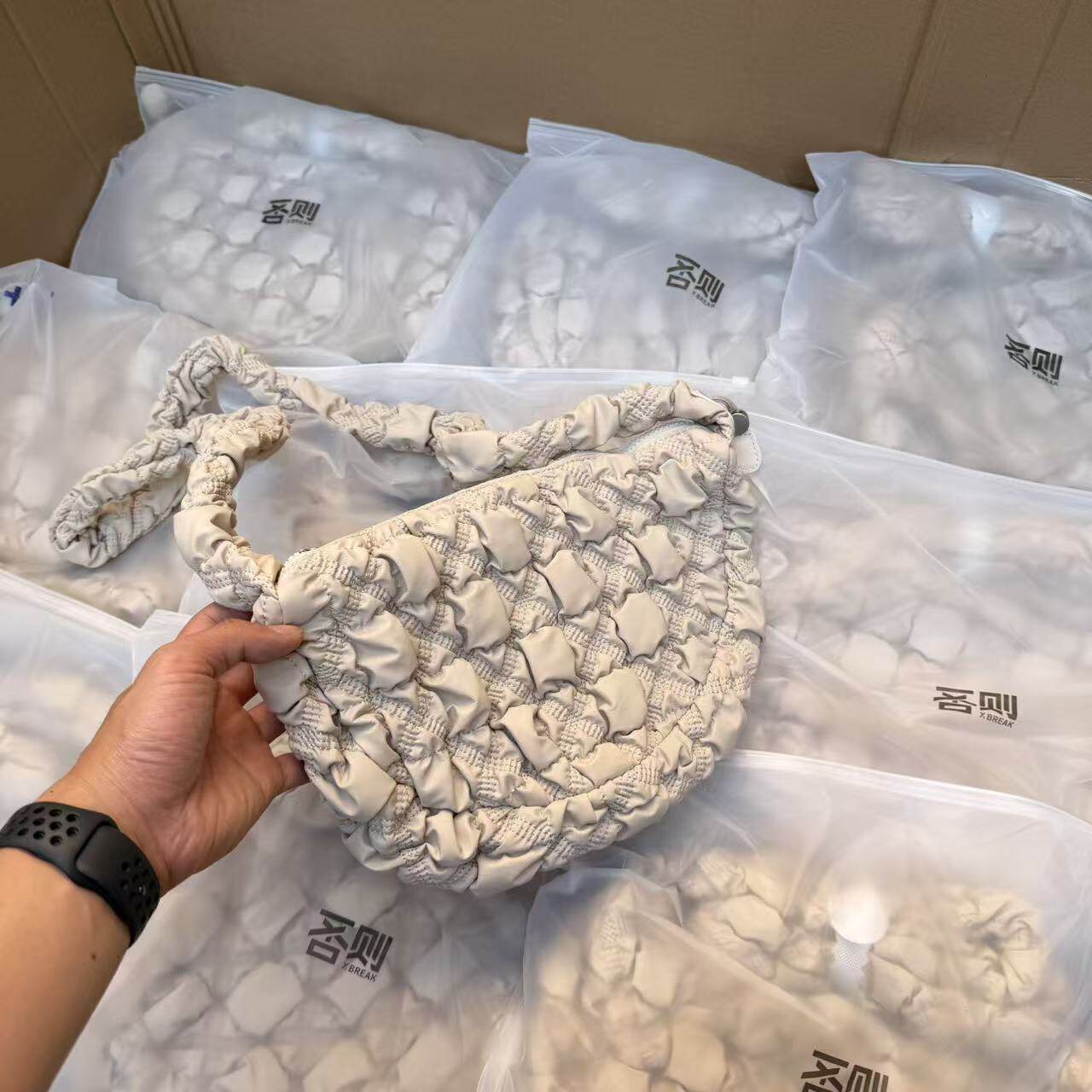 限量几十个！官方店正价售399！菱格绗缝云朵包大肠包斜挎单肩包
