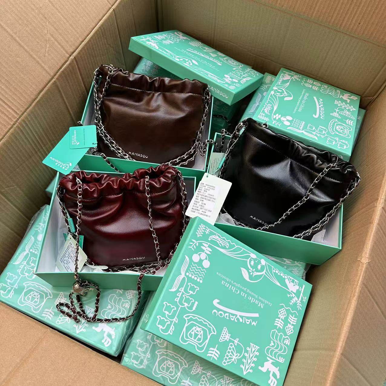 礼盒装~吊牌价600+！国内公司单 超美安可拉红水桶包云朵包链条包,箱包皮具/热销女包/男包,水桶包,淘宝优惠券,粉丝福利购,淘宝优惠卷