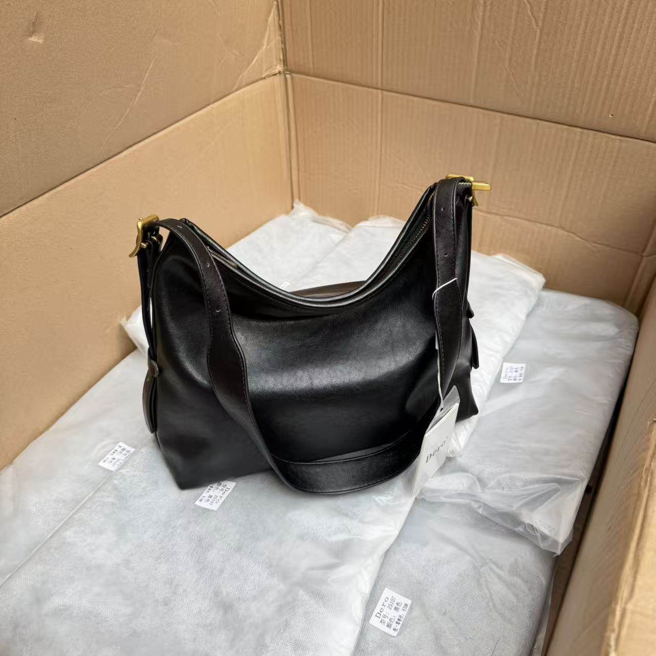 细节满满！正价500+~国内公司单~经典软皮大容量托特包单肩斜挎包,箱包皮具/热销女包/男包,托特包,淘宝优惠券,粉丝福利购,淘宝优惠卷