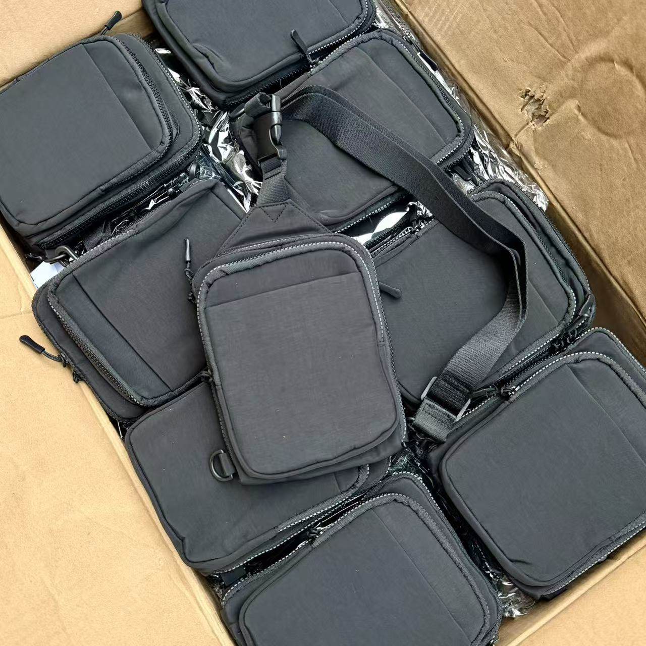 吊牌价折合RMB近200！出口外贸！多功能男女休闲百搭胸包斜挎包,箱包皮具/热销女包/男包,胸包,淘宝优惠券,粉丝福利购,淘宝优惠卷