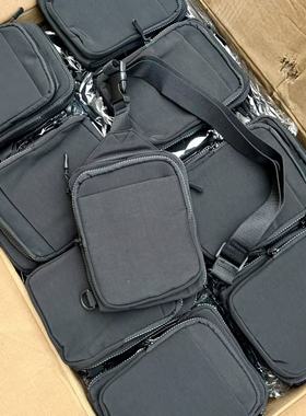 吊牌价折合RMB近200！出口外贸！多功能男女休闲百搭胸包斜挎包