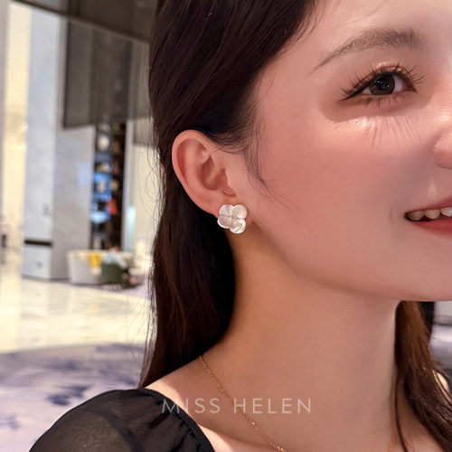 MISS HELEN 银色山茶花银针耳钉女耳夹无耳洞通勤百搭耐看耳饰