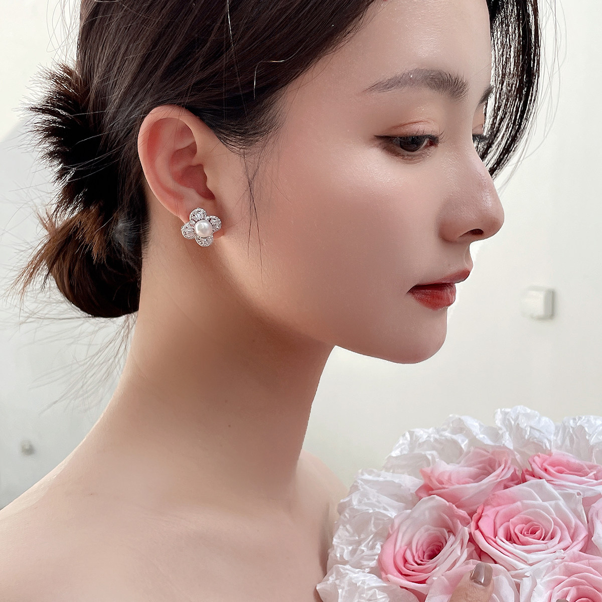 白金色花蚊香盘耳夹天然珍珠锆石