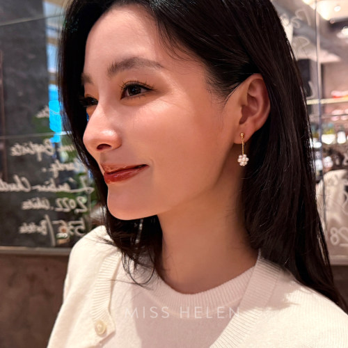 MISS HELEN珍珠绣球耳钉女耳夹无耳洞精致经典轻奢设计高级感耳环