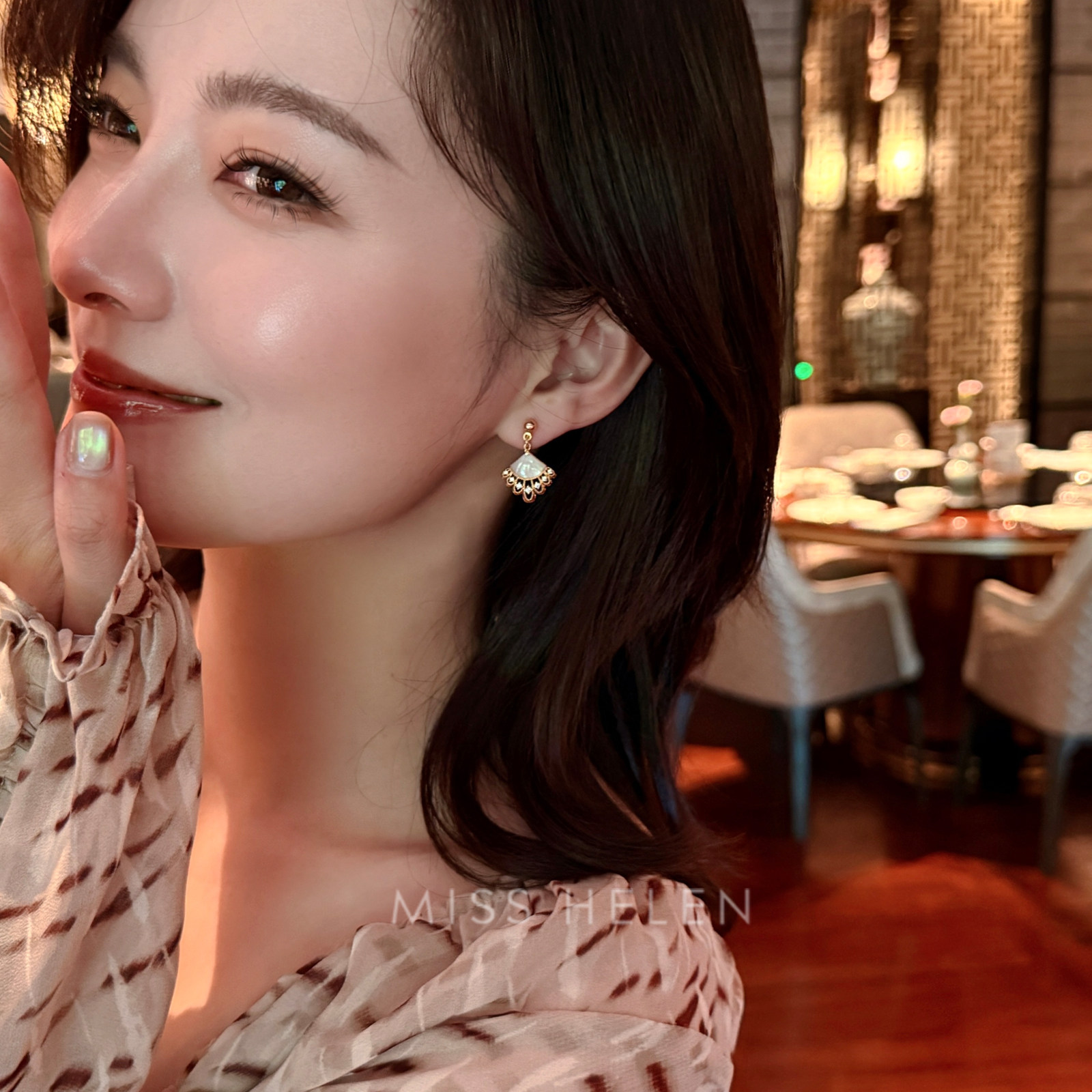 MISS HELEN 流光扇耳钉新中式扇形流光贝母耳坠复古宫廷风耳夹