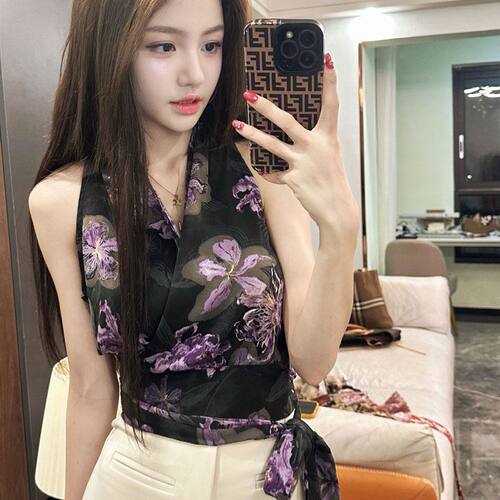 辣妹度假风挂脖v领绑带收腰背心女夏季新款修身高腰露脐无袖上衣