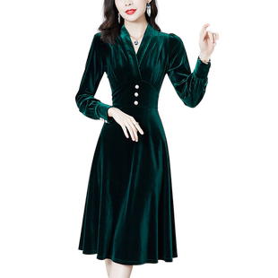 墨绿色金丝绒连衣裙冬装高贵洋气质2025新款女长袖V领显瘦A字裙子