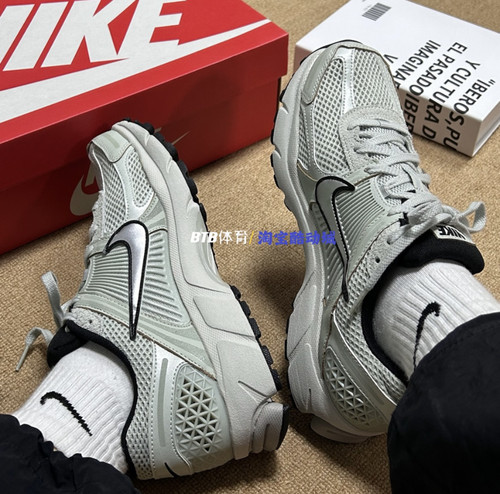 耐克Nike Zoom Vomero 5 舒适缓震防滑耐磨男女跑鞋FN6742-001