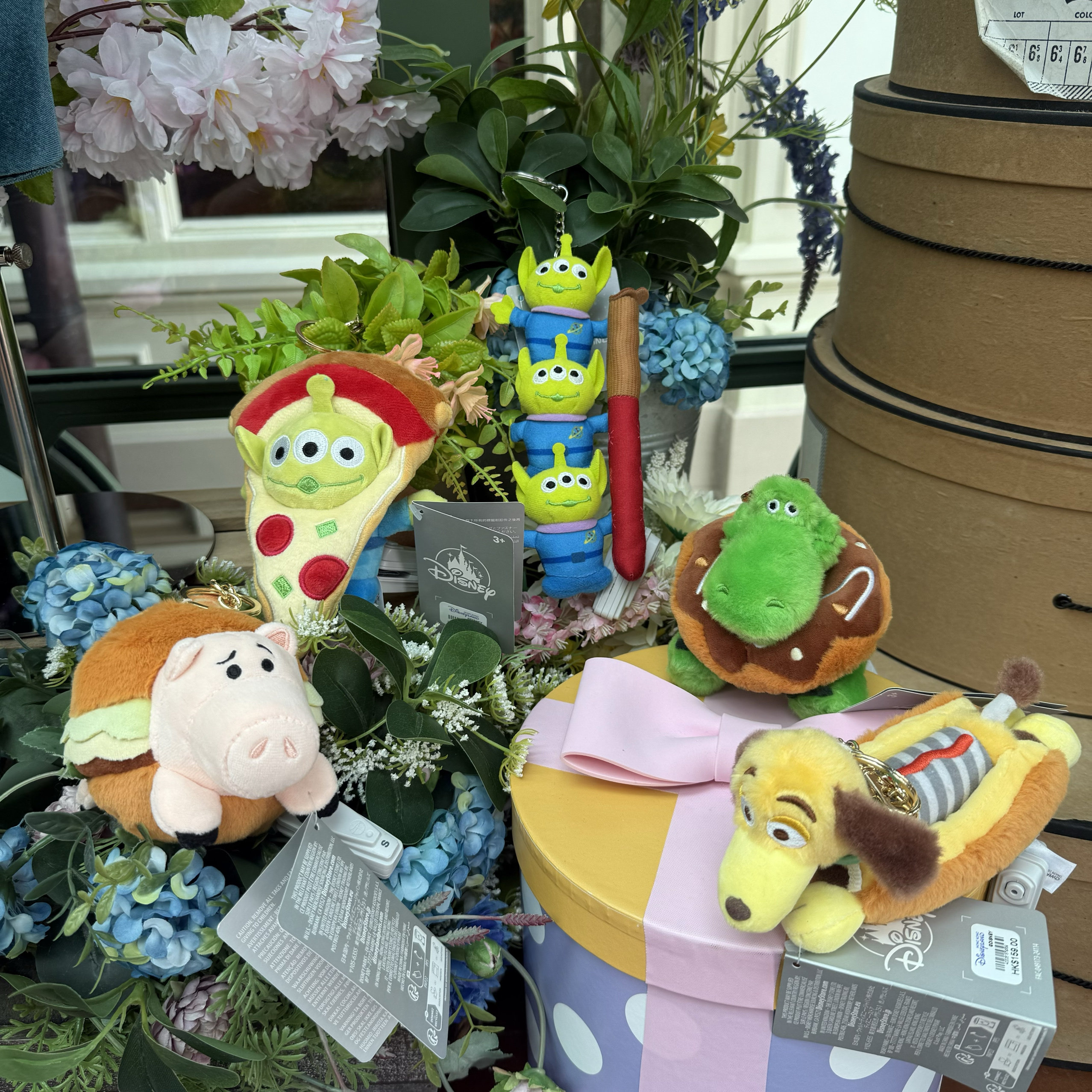 正品香港迪士尼玩具总动员三眼仔甜甜圈泡泡龙热狗弹弓狗玩总挂件