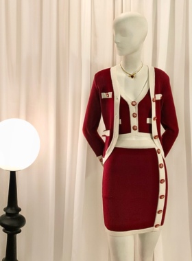 《勃艮第红》法式千金 羊毛针织  v领单排扣吊带开衫包臀短裙套装