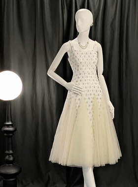 《暮光白薇》法式千金 钉珠亮片菱格网纱 A字吊带收腰蓬蓬连衣裙