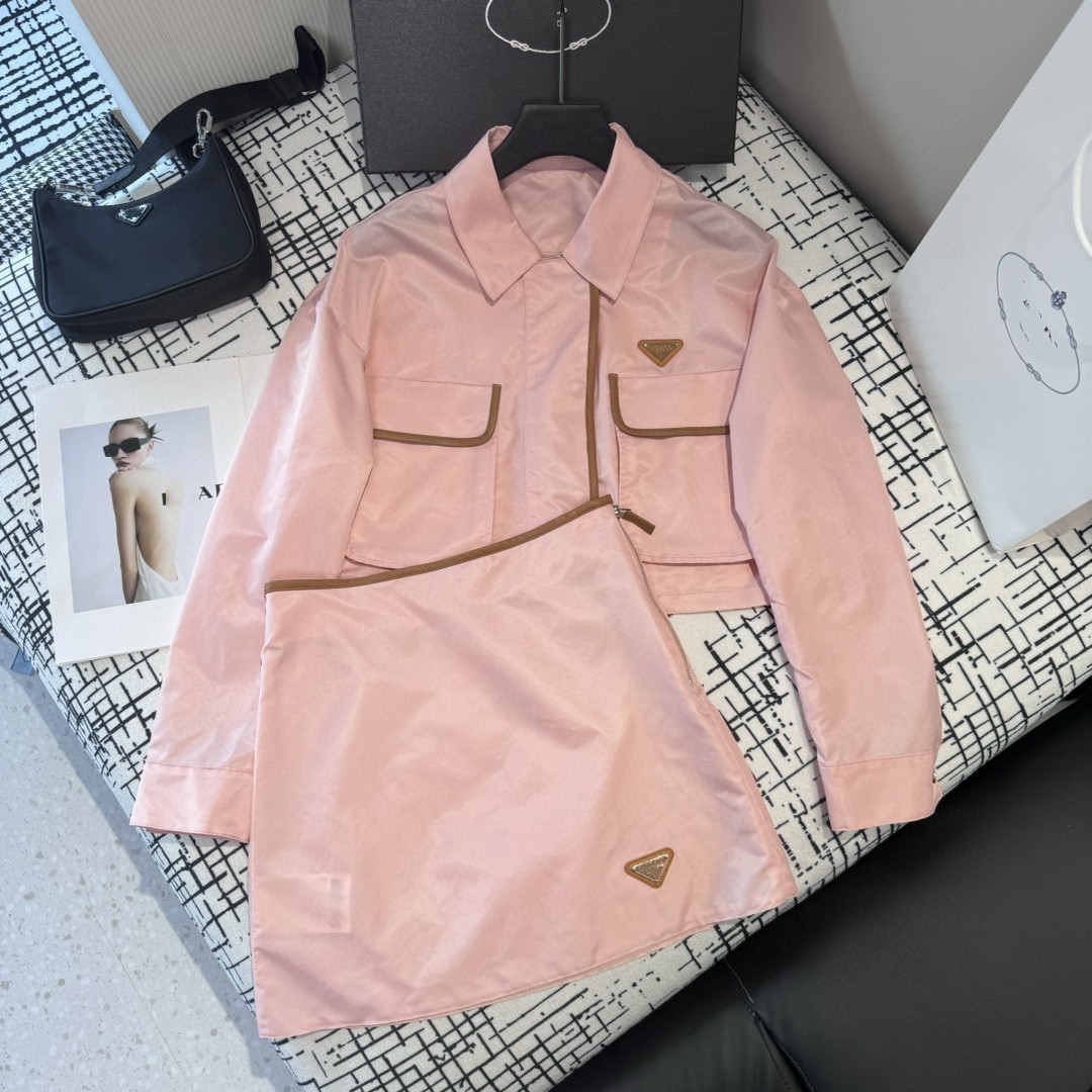 欧洲站2024早春新品三角标撞色拼皮半裙套装女休闲时髦必入两件套