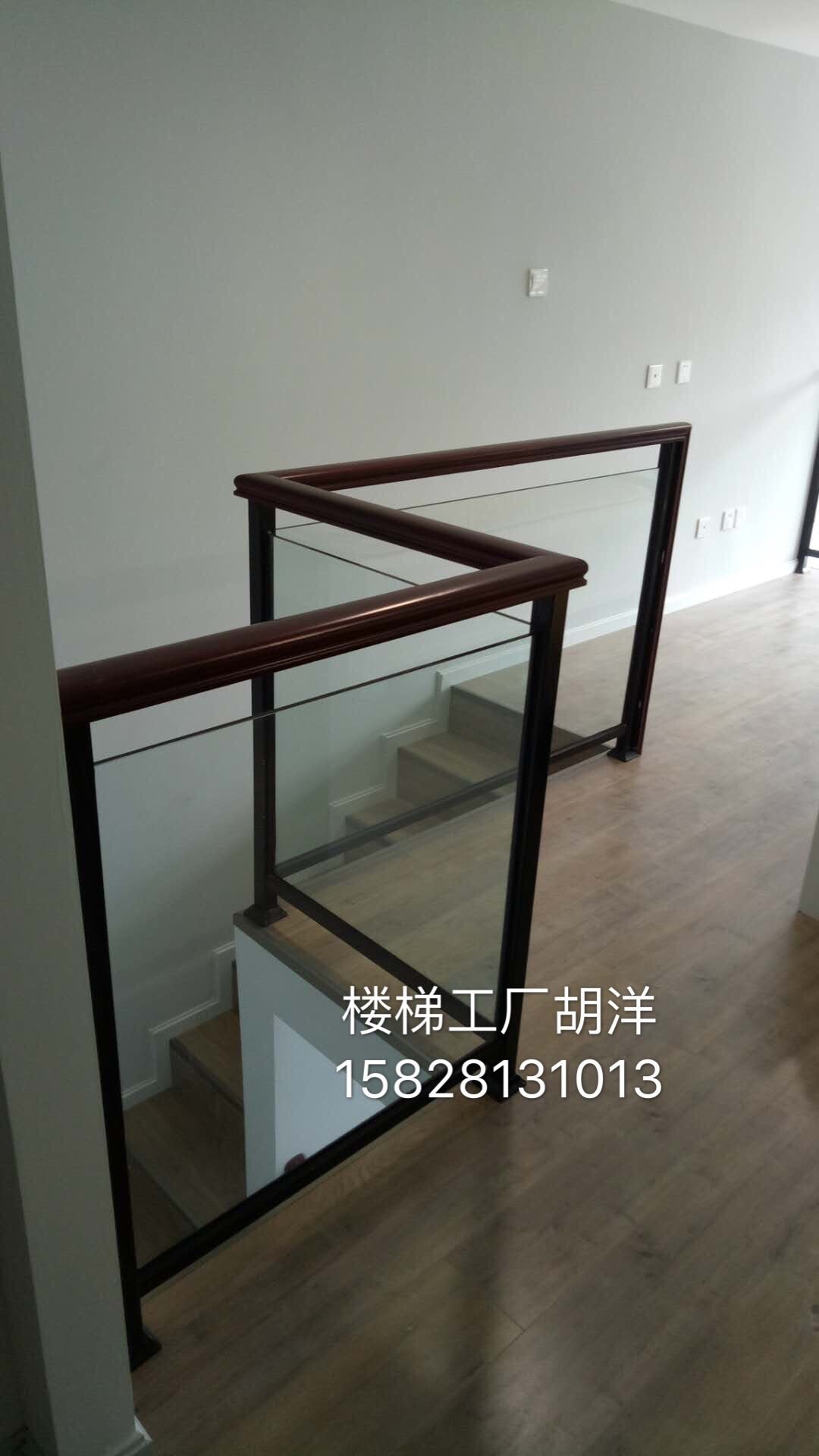 实木新款玻璃扶手成都厂家室内复式原木铁艺楼梯栏杆小柱现代简约