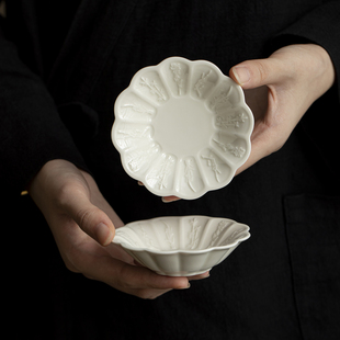 仿宋定窑白浮雕梅兰竹菊杯垫茶杯垫茶道垫茶杯托茶碟子隔热垫茶托