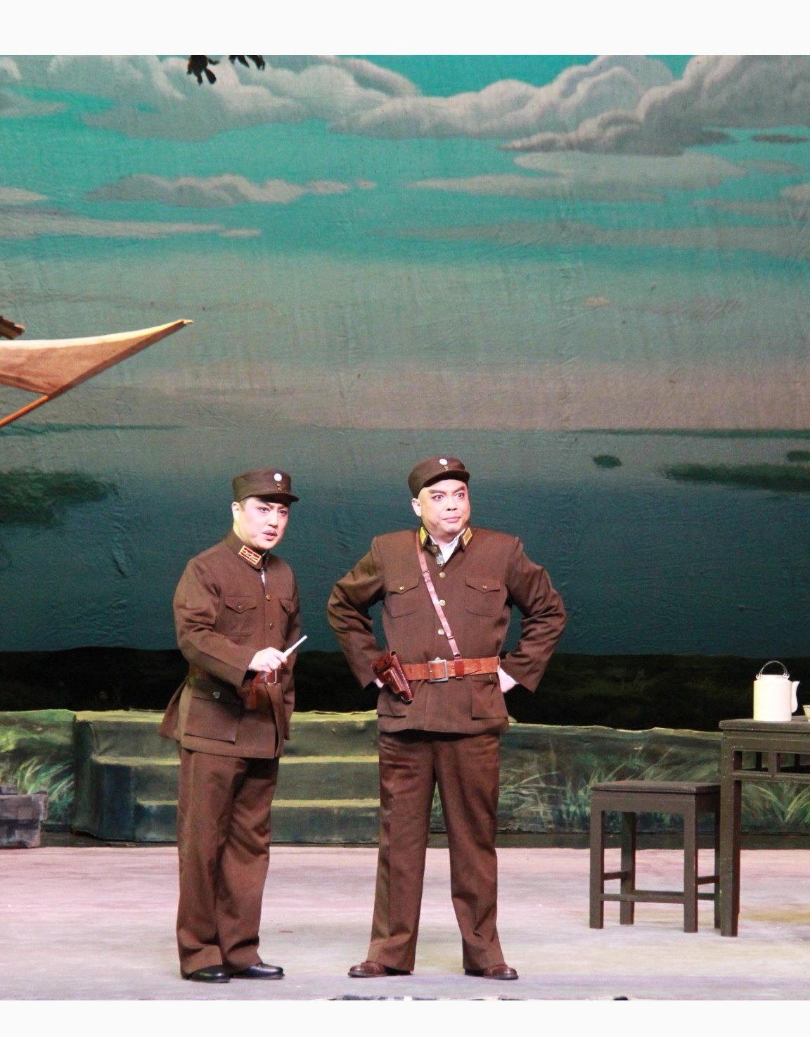 现代京剧沙家浜智斗演出服刁德一胡传魁戏服戏曲衣服阿庆嫂服装女