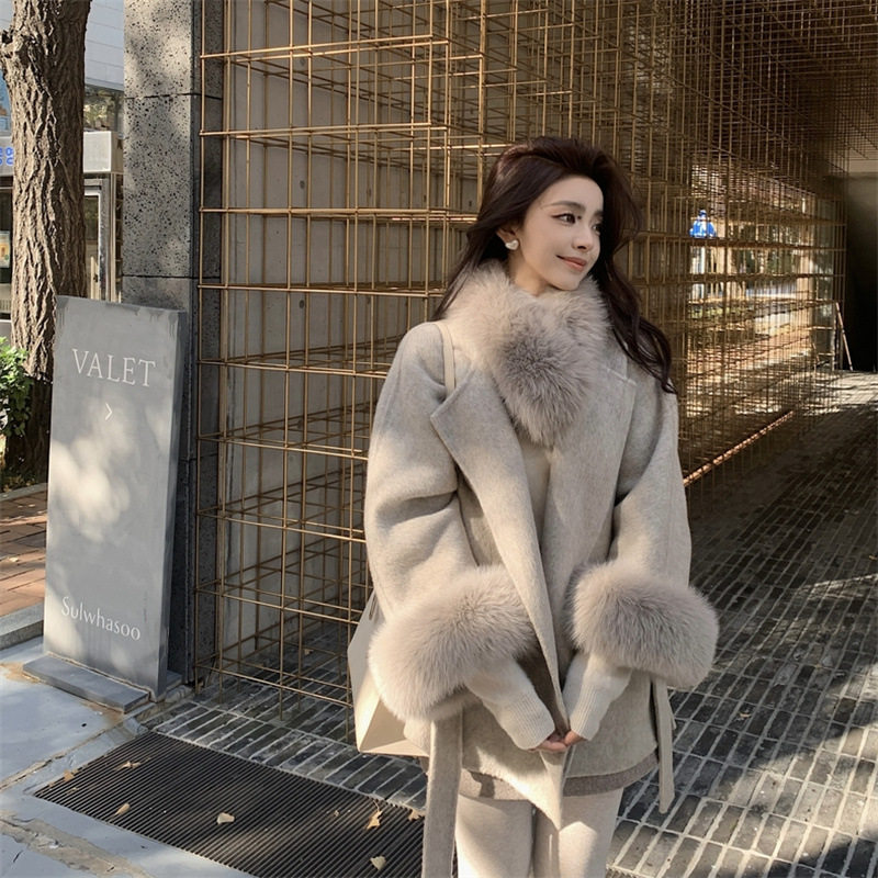 气质斗篷高级感毛呢外套女狐狸毛领26秋冬新款双面羊绒大衣中长款
