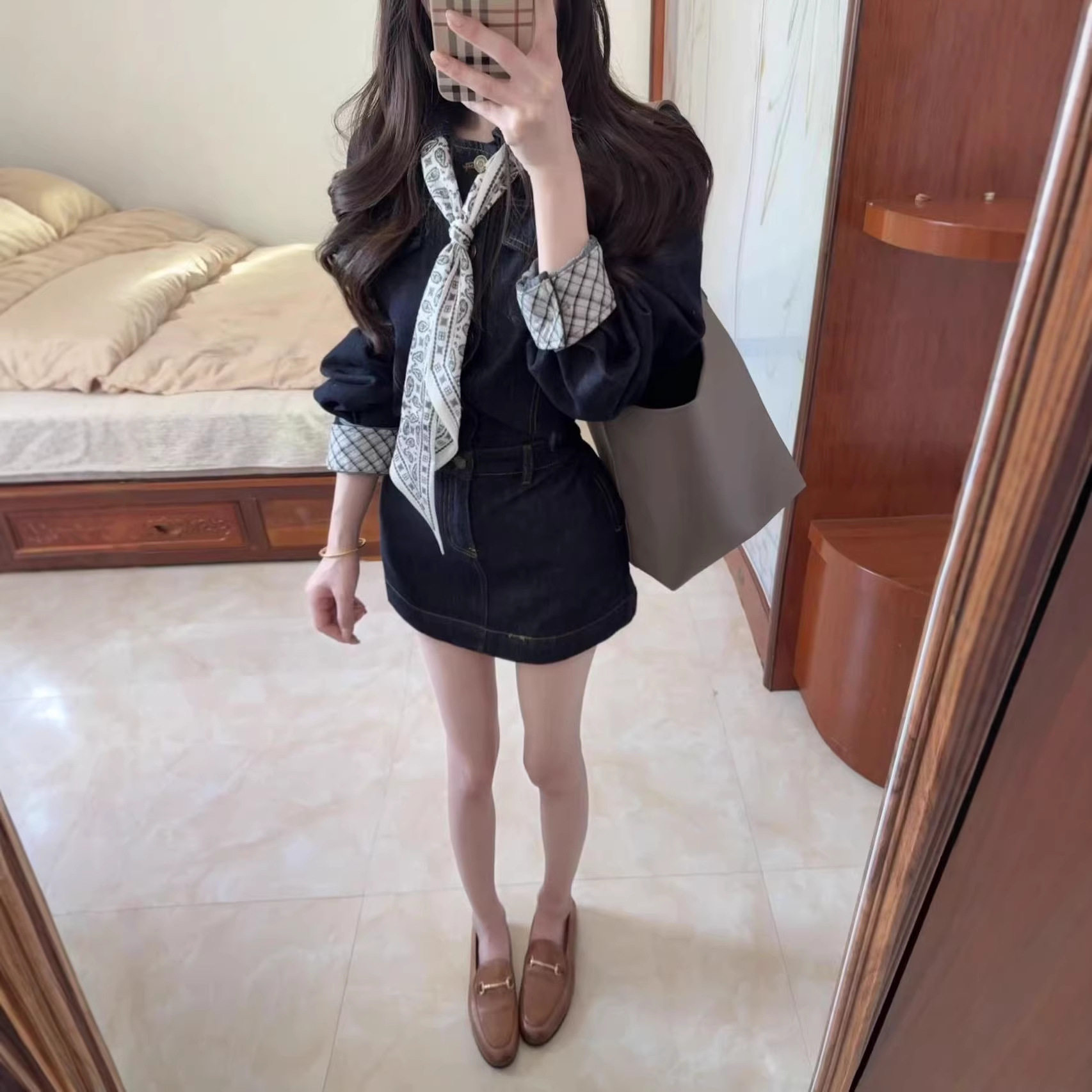 韩系水洗牛仔连衣裙短裙女早春新款气质收腰复古长袖衬衫裙配丝巾
