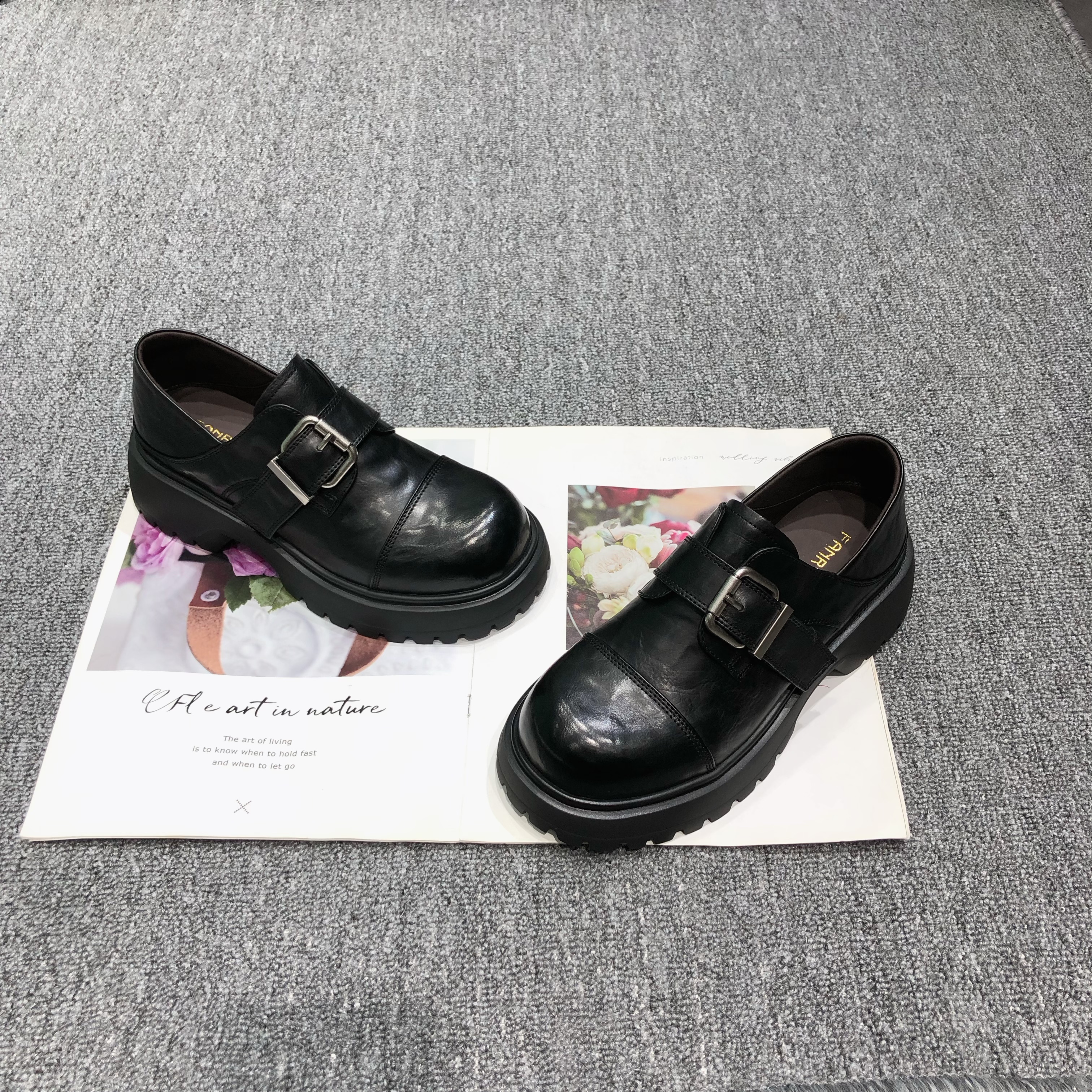 凡柔真皮厚底乐福鞋女2026秋季新款高级感粗跟单鞋皮带扣小皮鞋潮