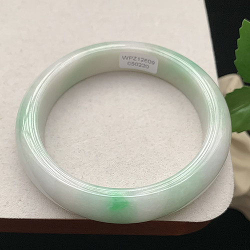 缅甸翡翠手镯A货59MM白底青飘阳绿细润玉手镯女款珠宝