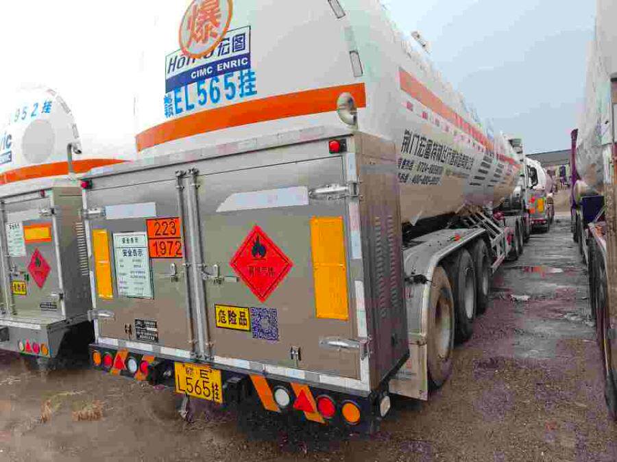 4月16日上饶市车牌号为赣EL565挂宏图牌重型罐式半挂车一辆网络拍卖公告