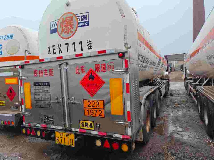 4月16日上饶市赣EK711挂宏图牌重型罐式半挂车一辆网络拍卖公告