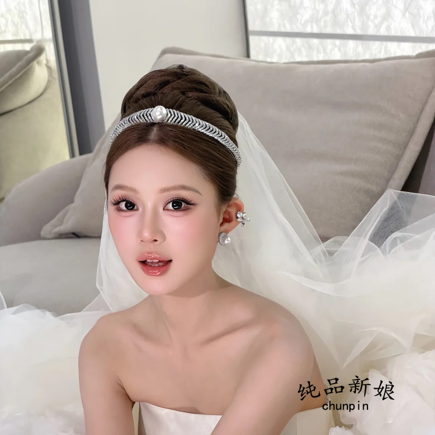 新娘缎面珍珠皇冠头饰婚礼生日图片
