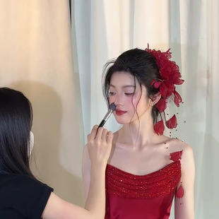 新款 新娘红色花朵头饰超仙减龄流苏边夹发饰晚礼服晨袍订婚配饰品