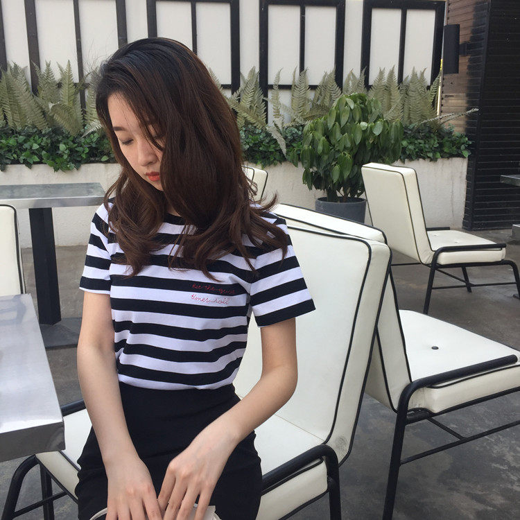 2018夏款精致刺绣黑白条纹短袖T恤学生圆领打底衫女衣服百搭宽松
