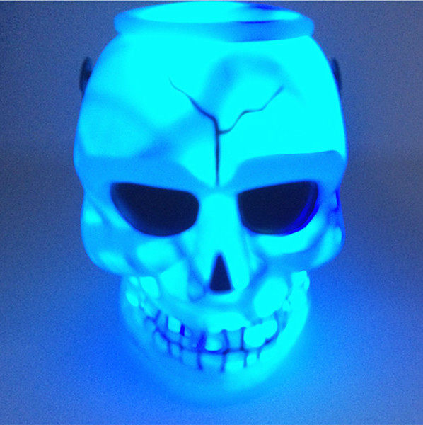 万圣节手提南瓜桶发光骷髅桶恐怖人头闪光仿真骷髅头灯鬼节装饰灯