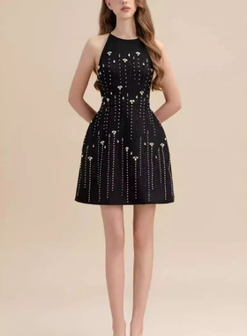 现货新款气质重工钉珠宴会短裙轻奢小众收腰无袖黑色连衣裙