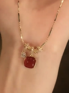 安可拉红色方糖锁骨链项链女气质少女感秋冬配饰2025新款潮